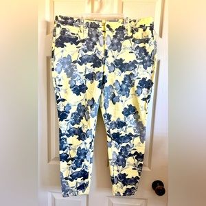 DKNY stretch capris, size 16 yellow floral print Perfect for Summer
